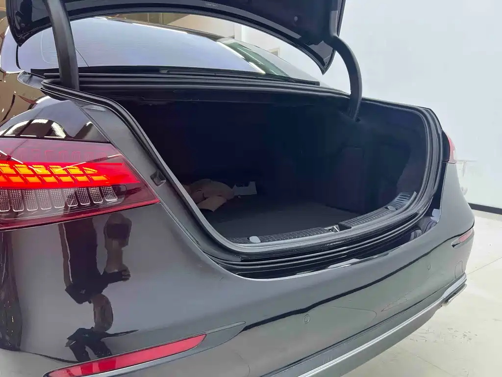 Mercedes-Benz E-Class 2023 — фото 14