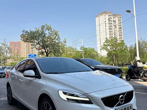 Volvo V40 2019