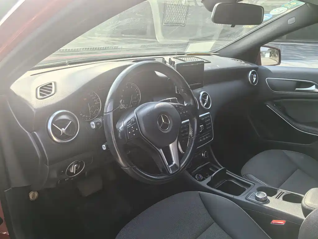 Mercedes-Benz A-Class 2015 — фото 9