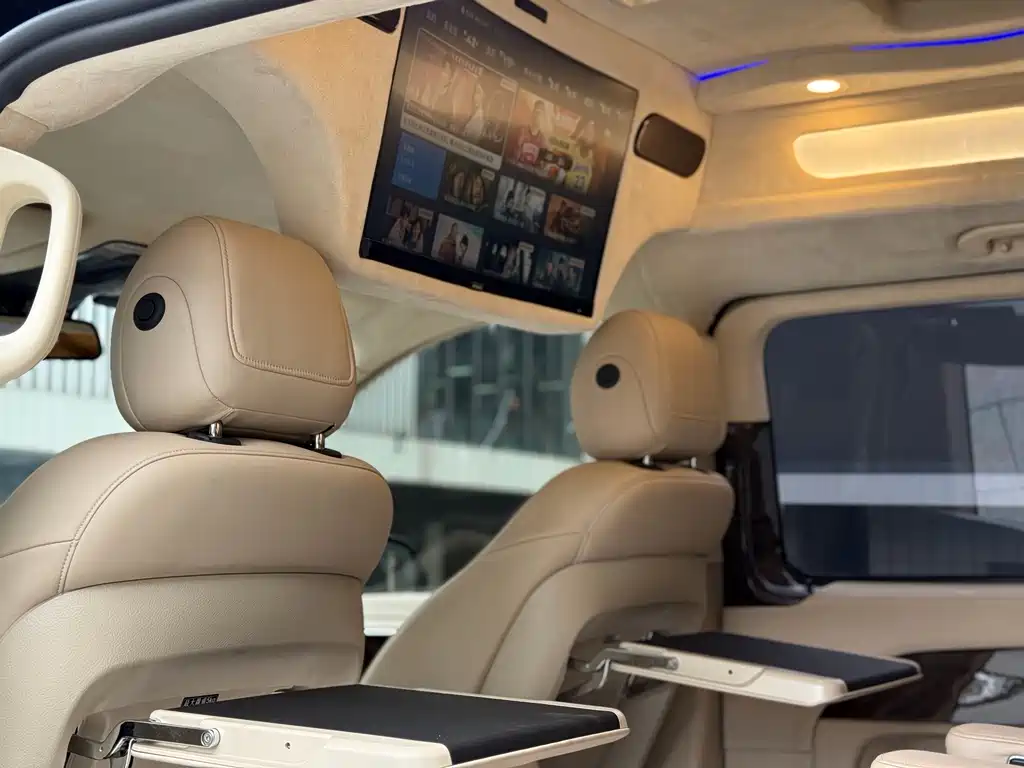 Mercedes-Benz V-Class 2019 — фото 11