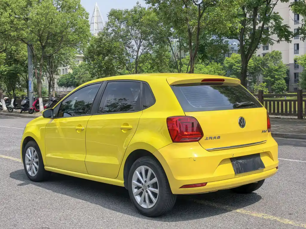 Volkswagen Polo 2015 — фото 10