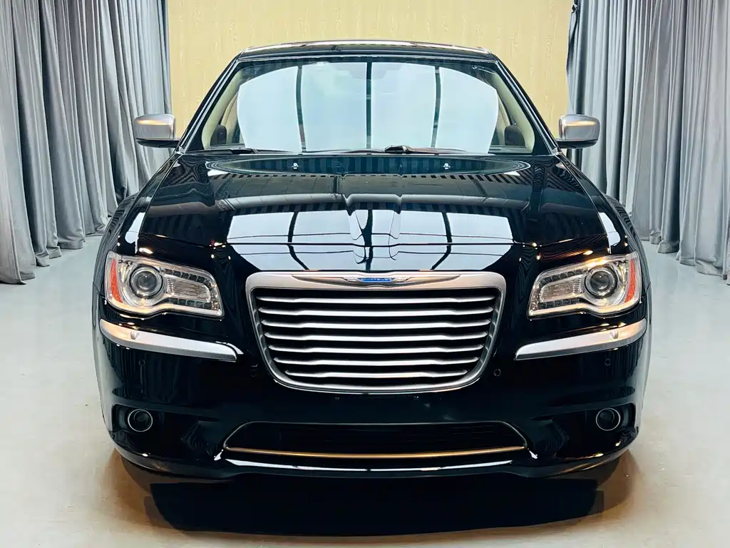 Chrysler 300C 2013 — фото 2