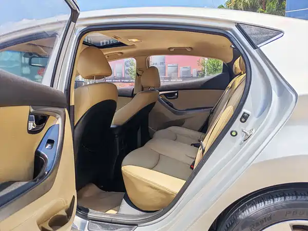 Hyundai Elantra Langdong 2013