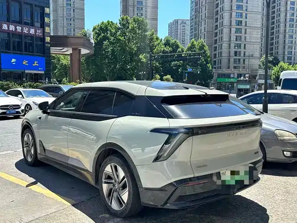 HiPhi Y 2023
