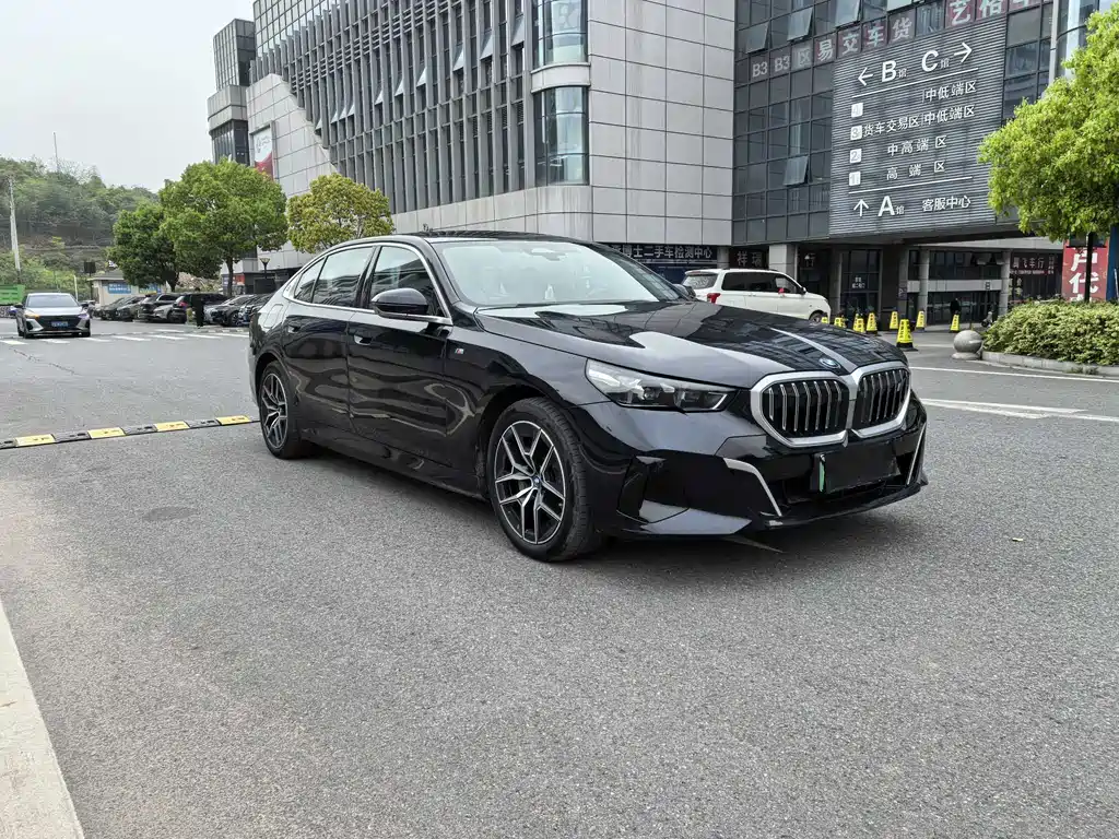 BMW i5 2025 — фото 7