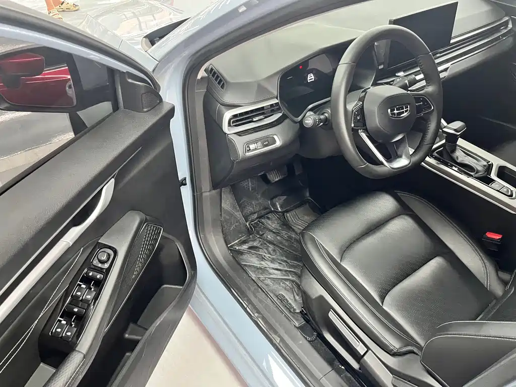 Geely Emgrand 2025