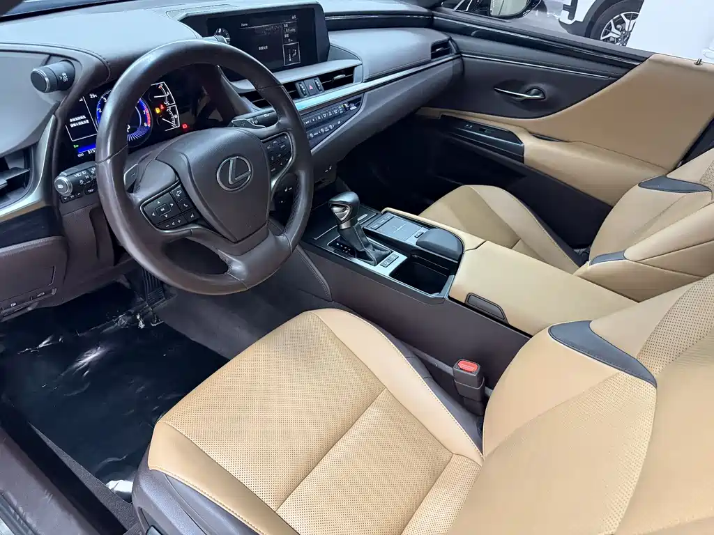Lexus ES 2020 — фото 13