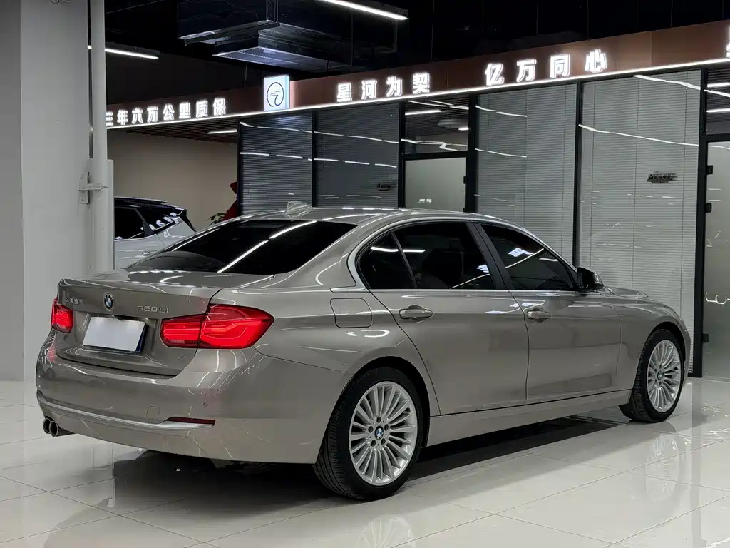 BMW 3 Series 2018 — фото 20