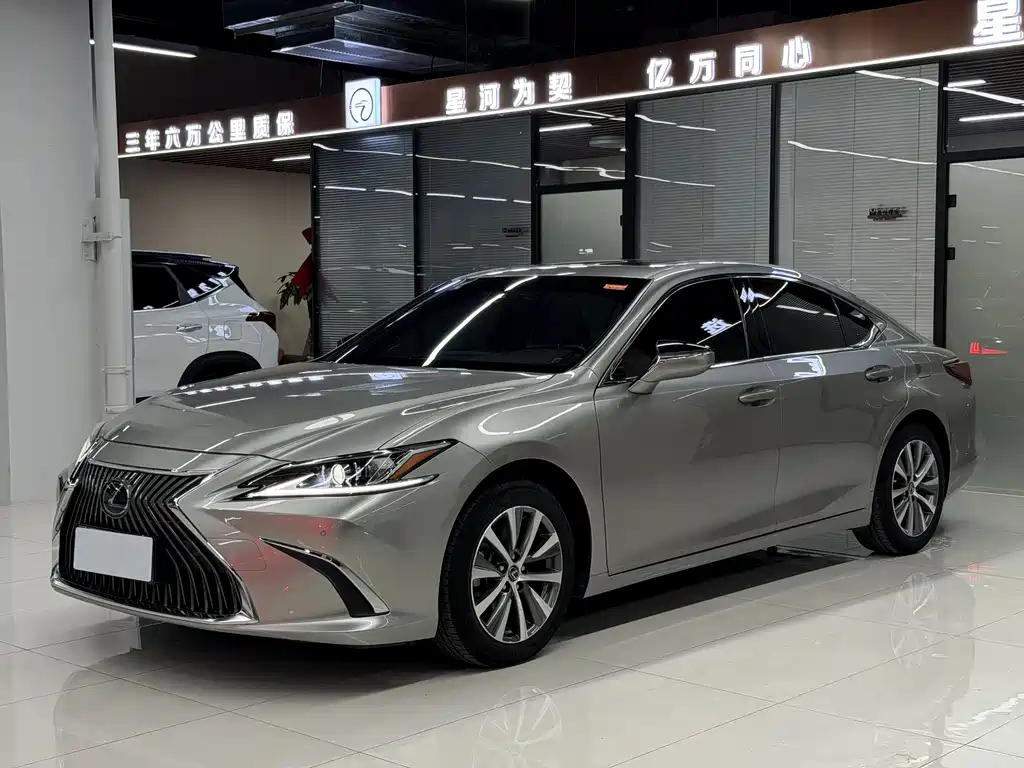Lexus ES 2020