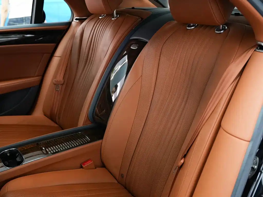 Bentley Flying Spur 2018 — фото 11