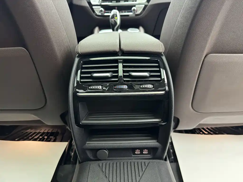BMW 5 Series 2021 — фото 12