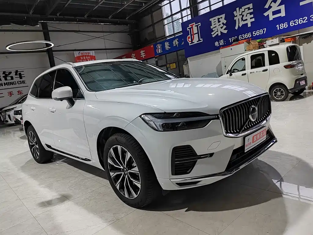 Volvo XC60 2023 — фото 3