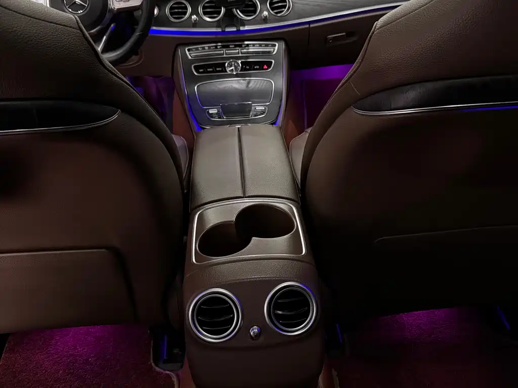Mercedes-Benz E-Class 2020 — фото 19
