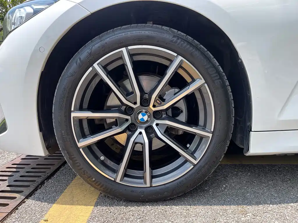 BMW 3 Series 2024 — фото 10