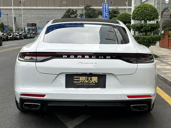 Porsche Panamera 2023