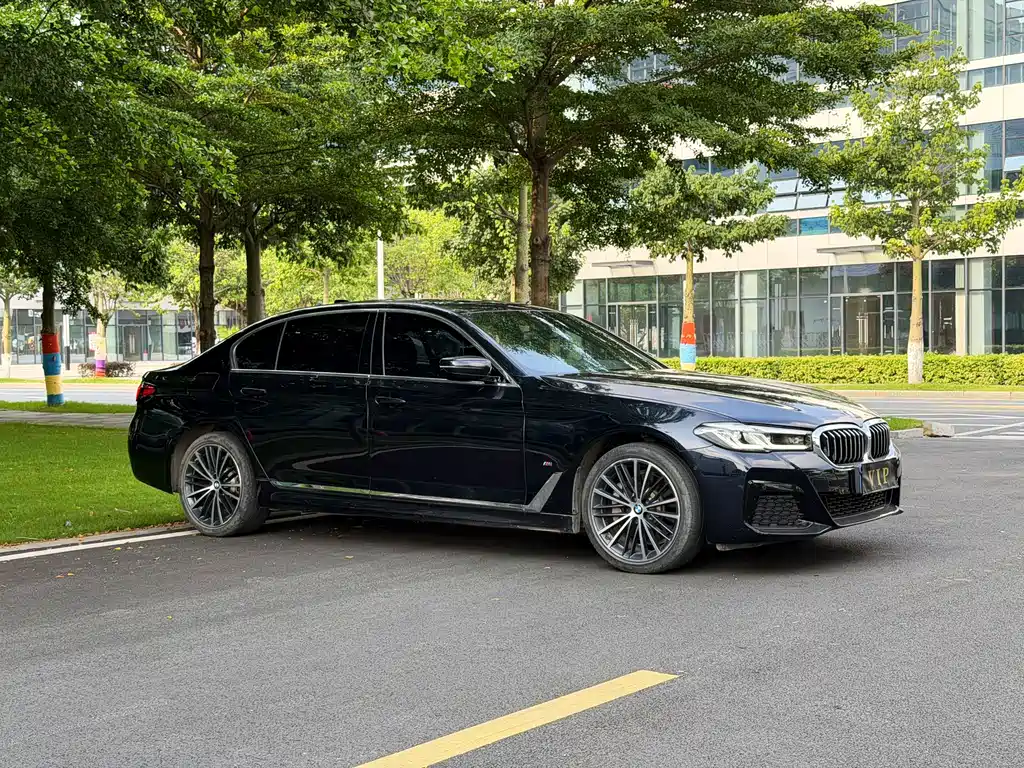 BMW 5 Series 2023 — фото 3