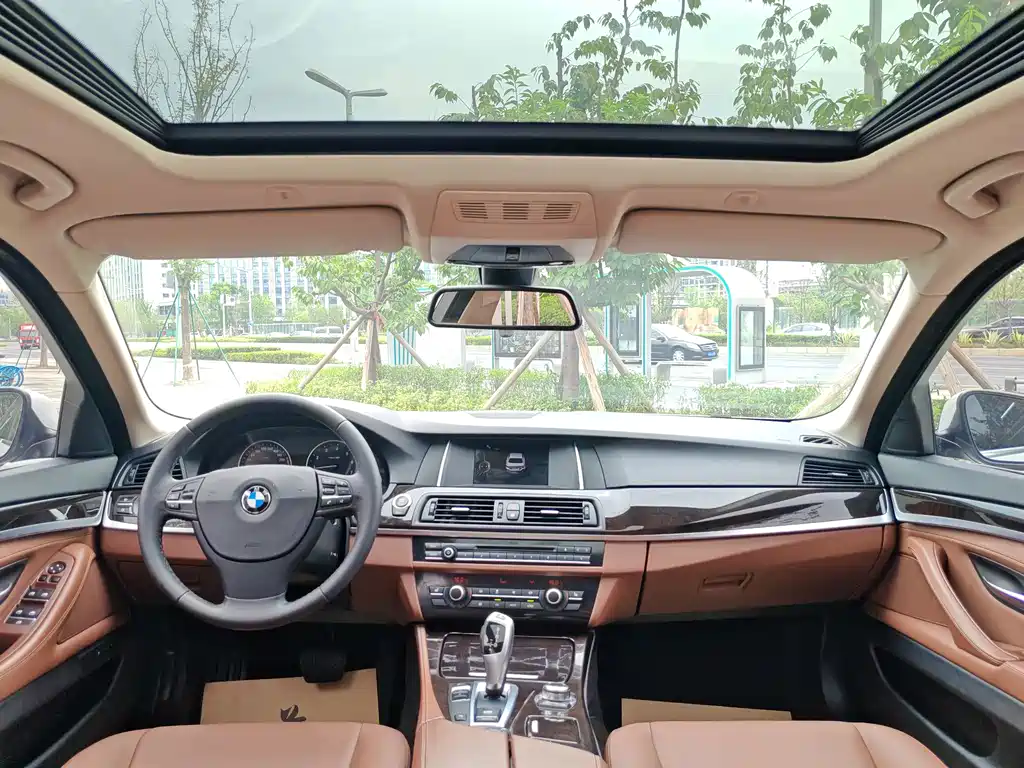 BMW 5 Series 2015 — фото 13