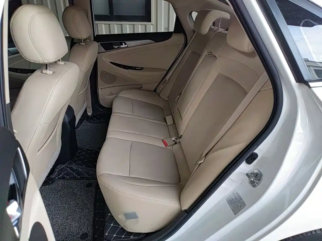 Changan Eado 2017 — фото 17