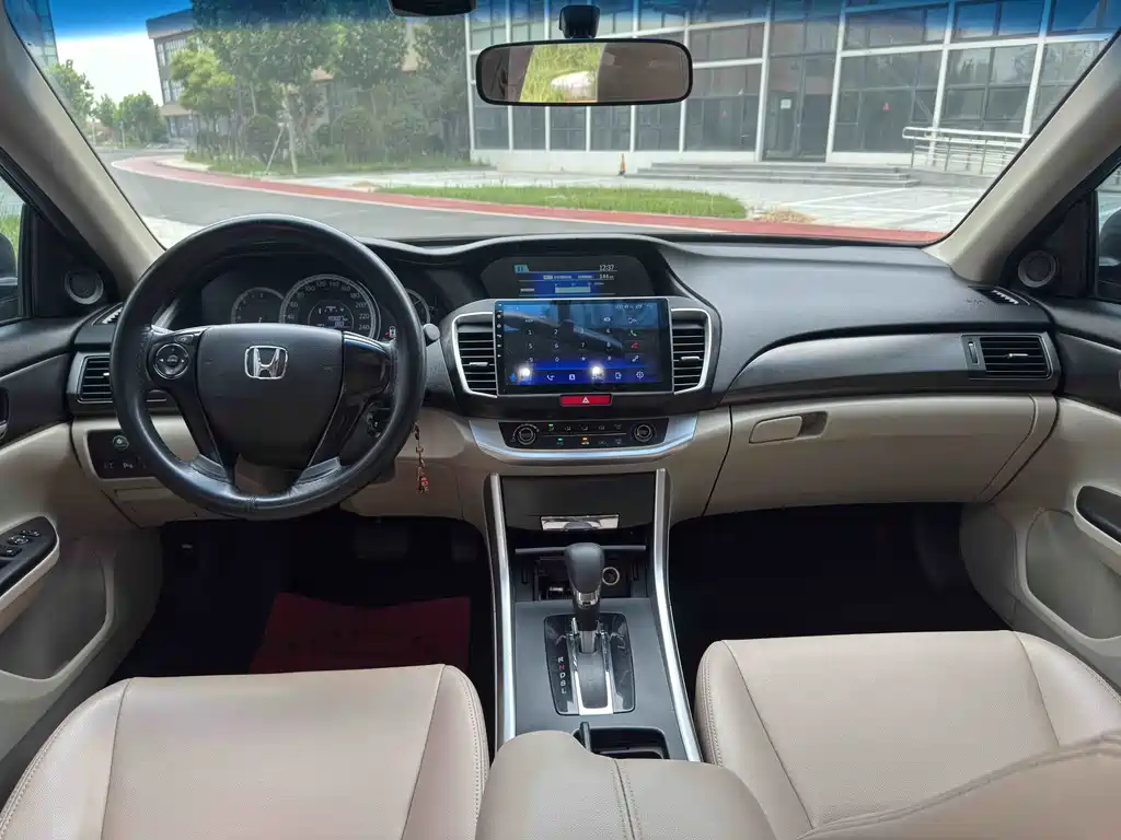 Honda Accord 2014 — фото 11