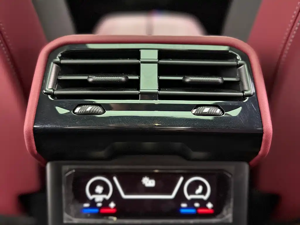 BMW 5 Series 2025 — фото 12