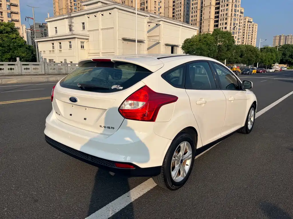 Ford Focus 2014 — фото 4
