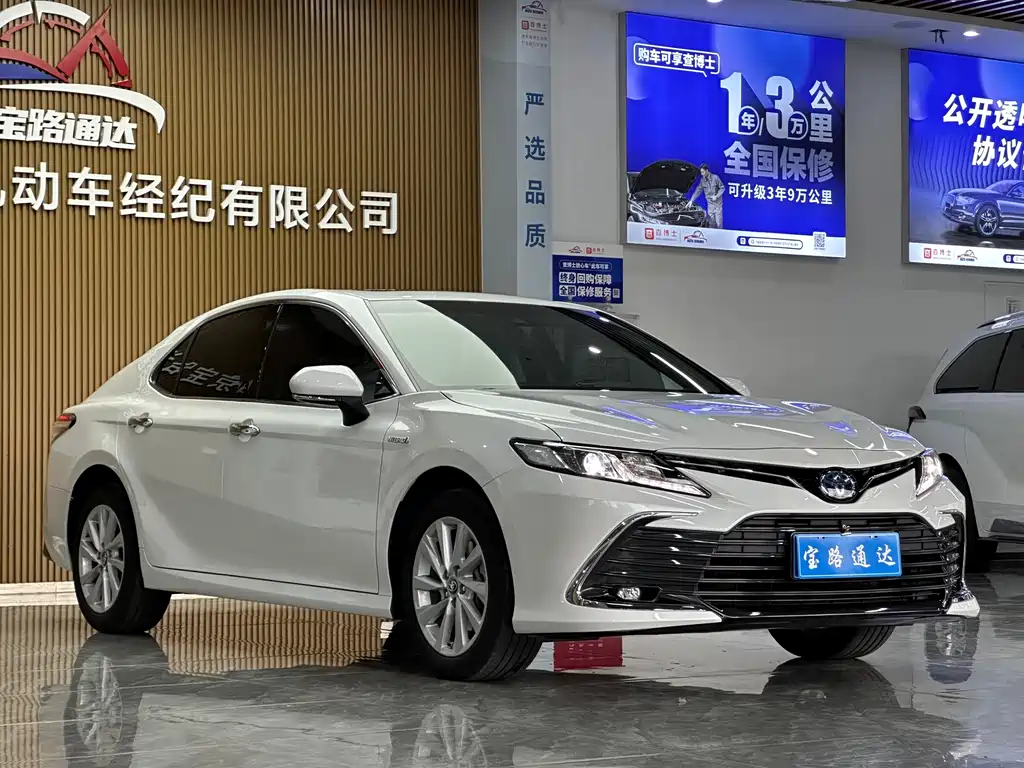 Toyota Camry 2024 — фото 3