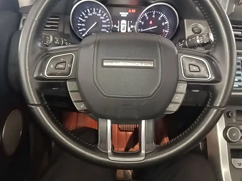 Land Rover Evoque 2015 — фото 11