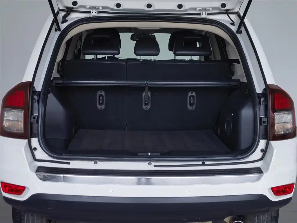 Jeep Compass 2015 — фото 16