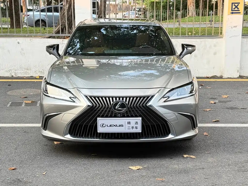 Lexus ES 2019 — фото 3