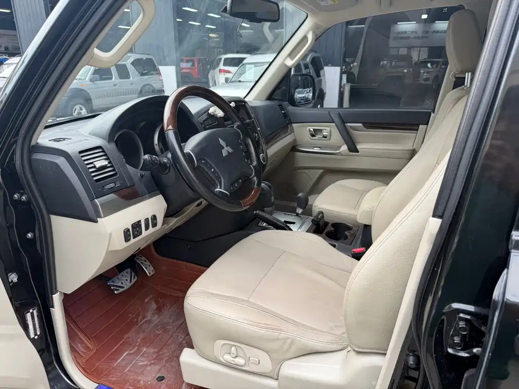 Mitsubishi Pajero 2018