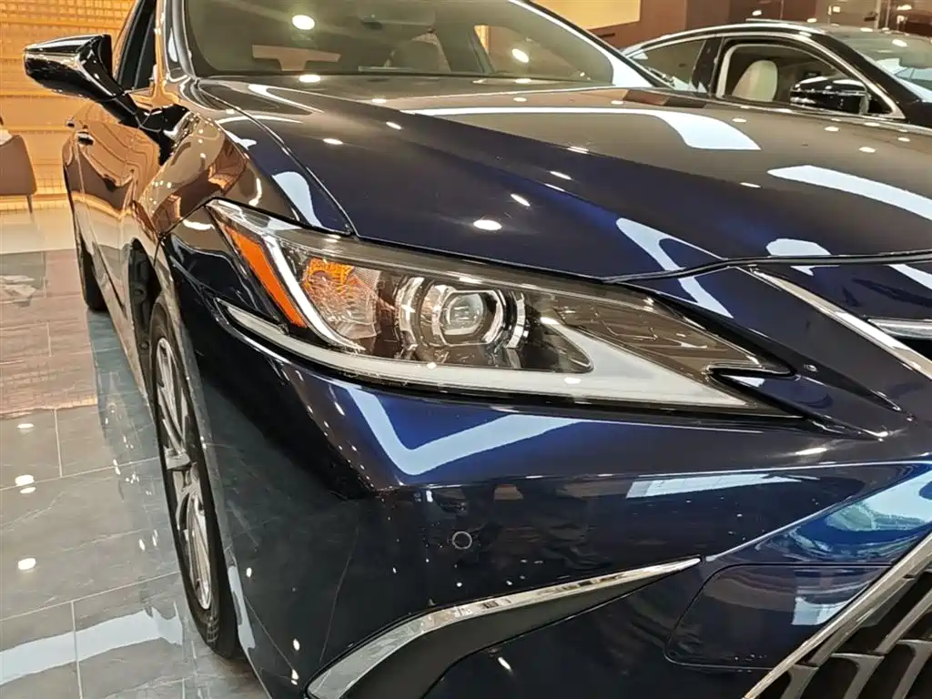 Lexus ES 2023 — фото 13