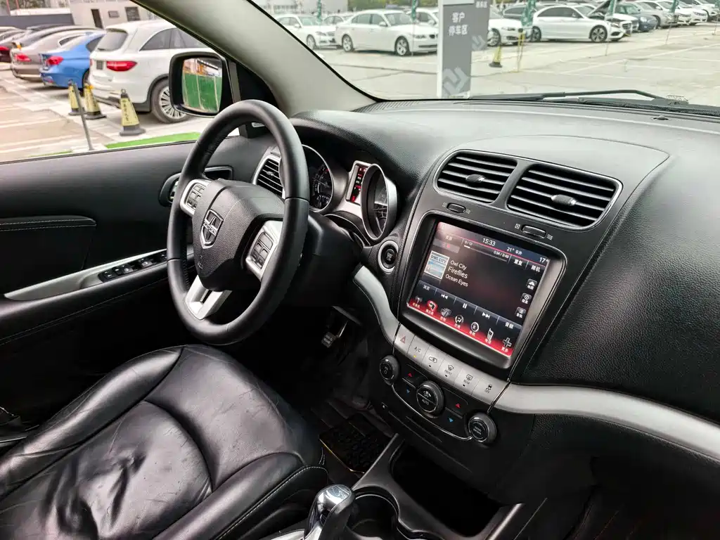 Dodge Journey 2015 — фото 16
