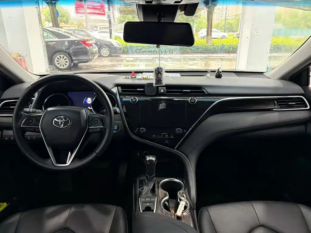 Toyota Camry 2021 — фото 6