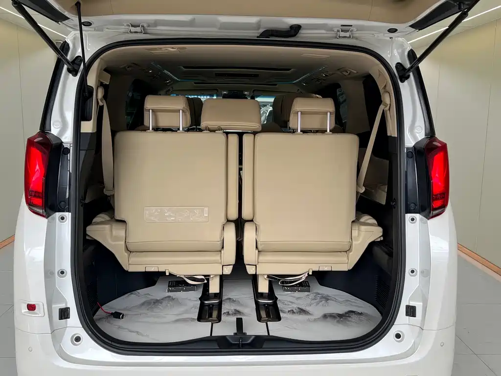 Toyota Alphard 2020 — фото 26
