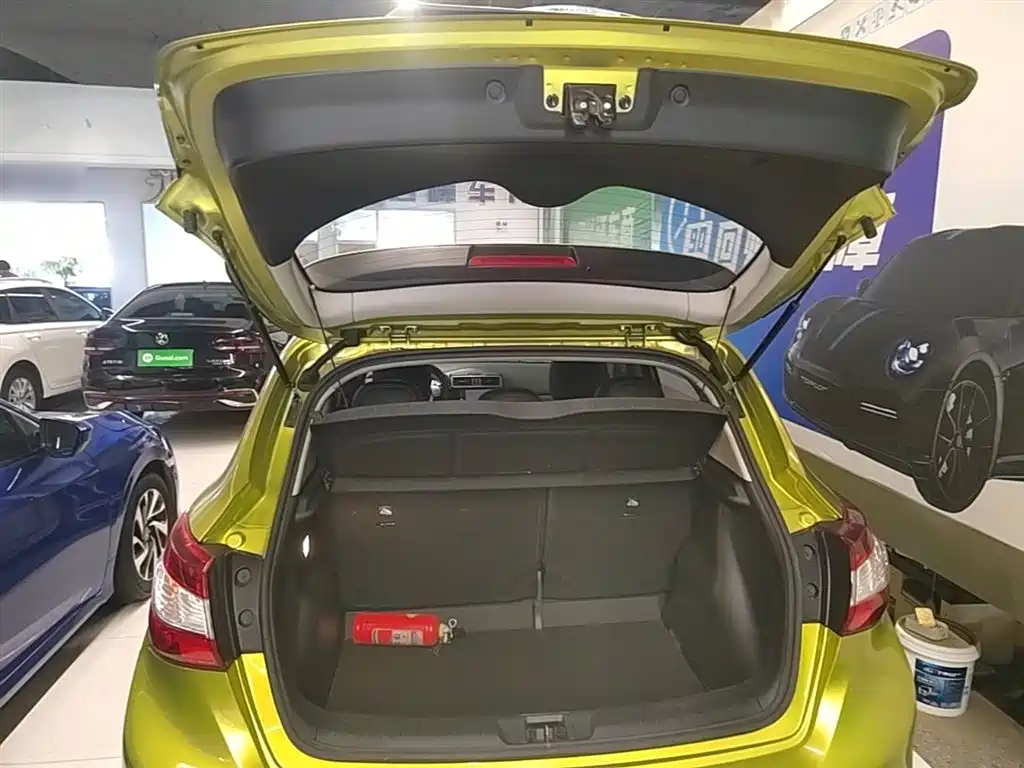 Nissan Tiida 2017 — фото 19