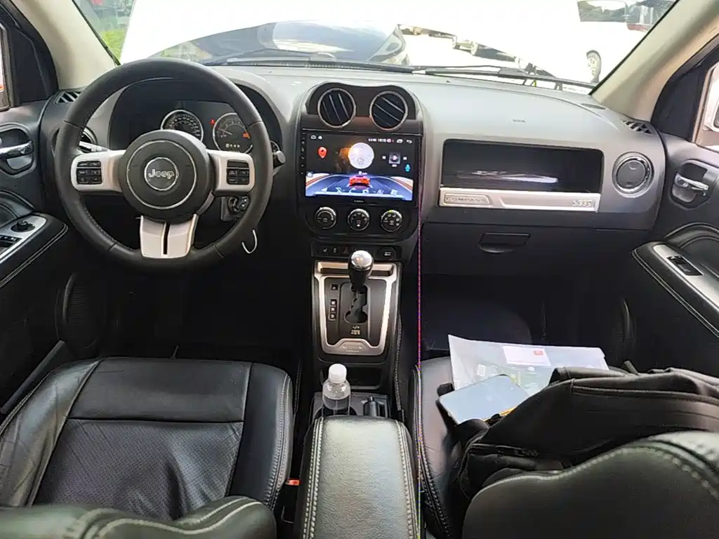 Jeep Compass 2016 — фото 10