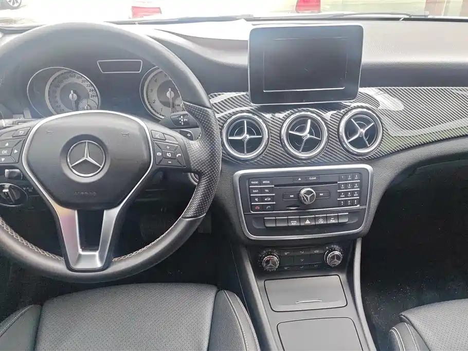 Mercedes-Benz GLA 2016 — фото 12