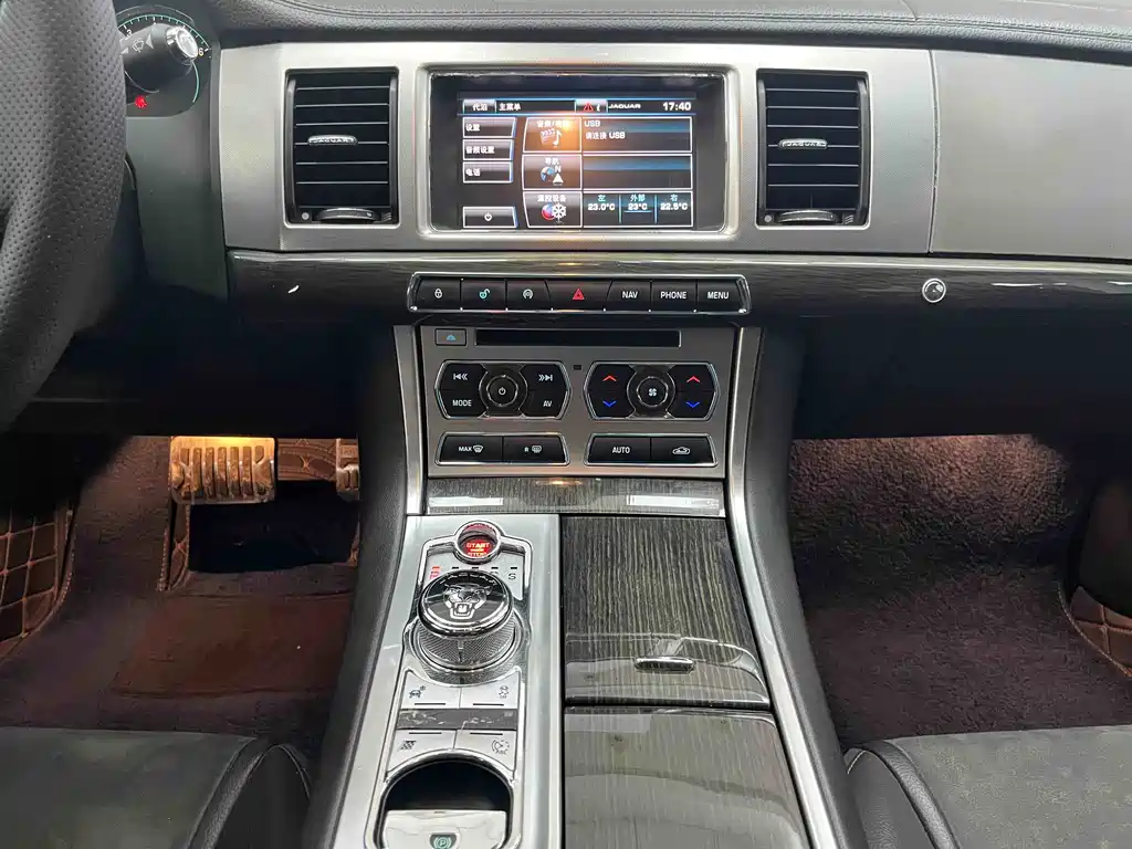 Jaguar XF 2015 — фото 20