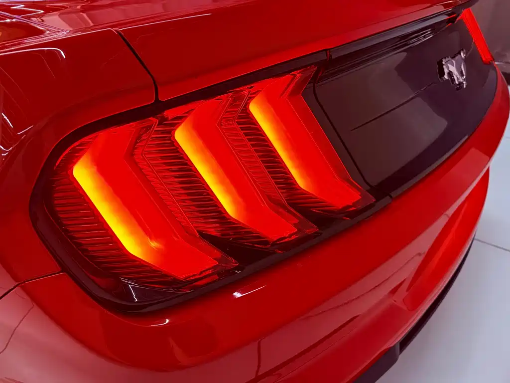 Ford Mustang 2019 — фото 27