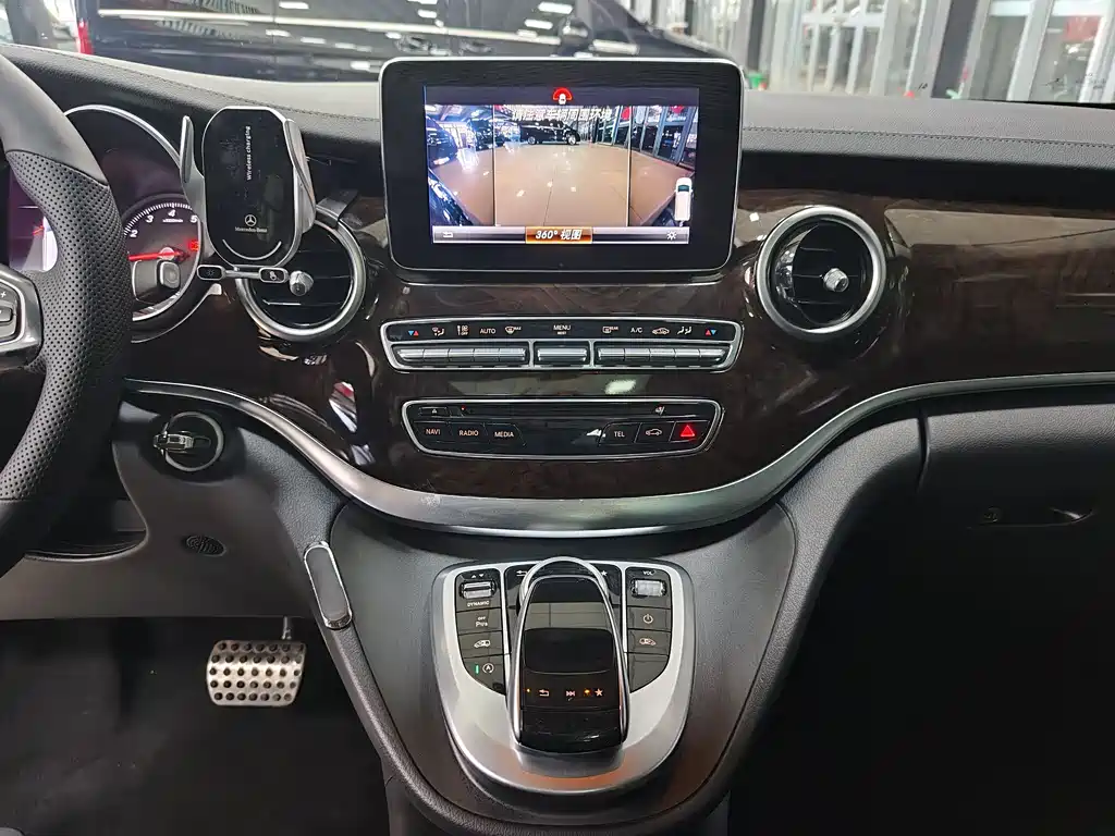 Mercedes-Benz V-Class 2018 — фото 12