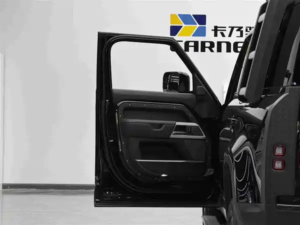 Land Rover Defender 2024