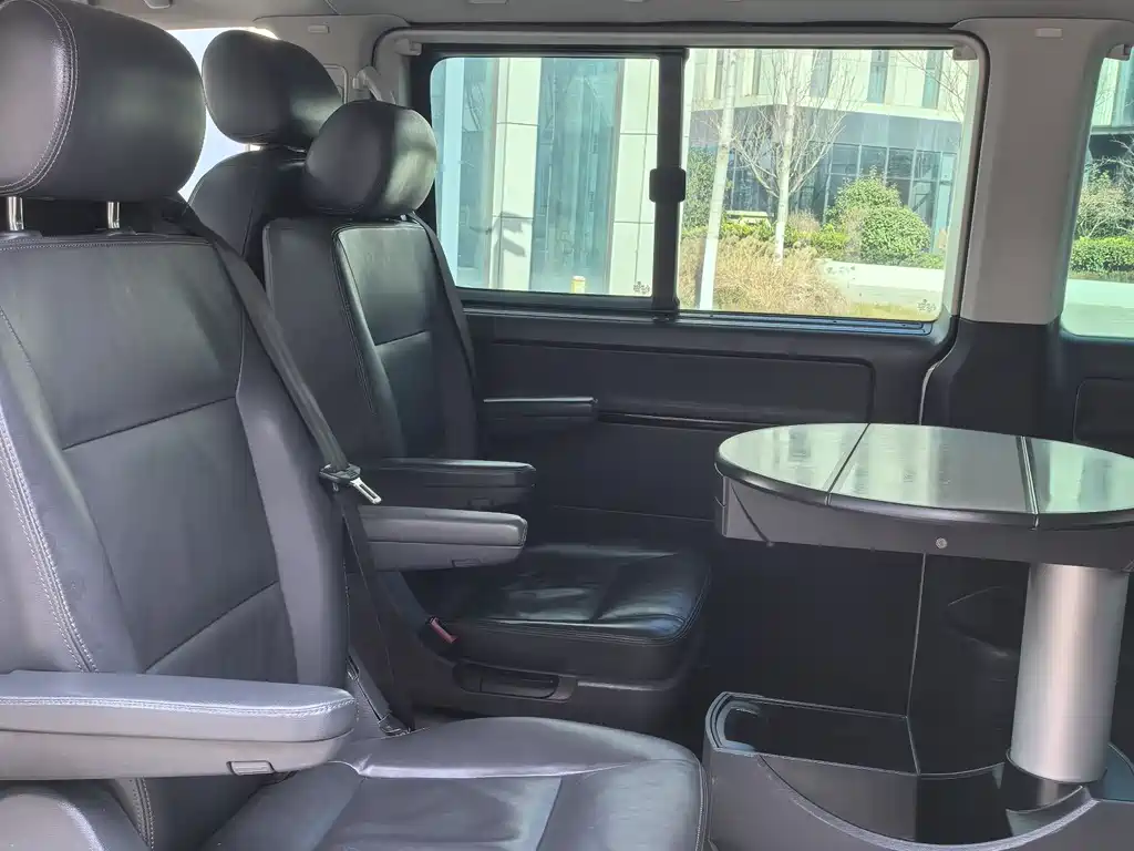 Volkswagen Multivan 2017 — фото 23