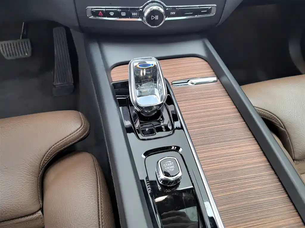 Volvo XC60 2025 — фото 13