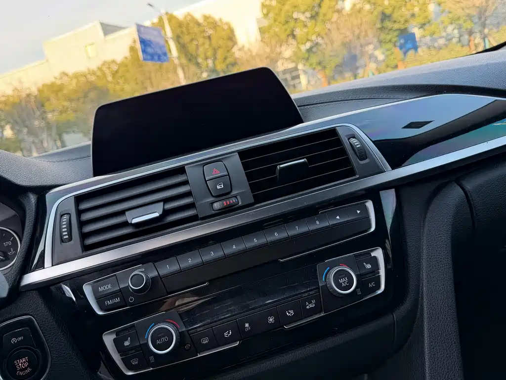 BMW 3 Series 2018 — фото 4