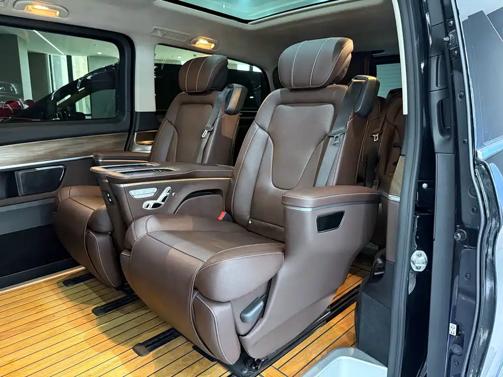 Mercedes-Benz V-Class 2022 — фото 14