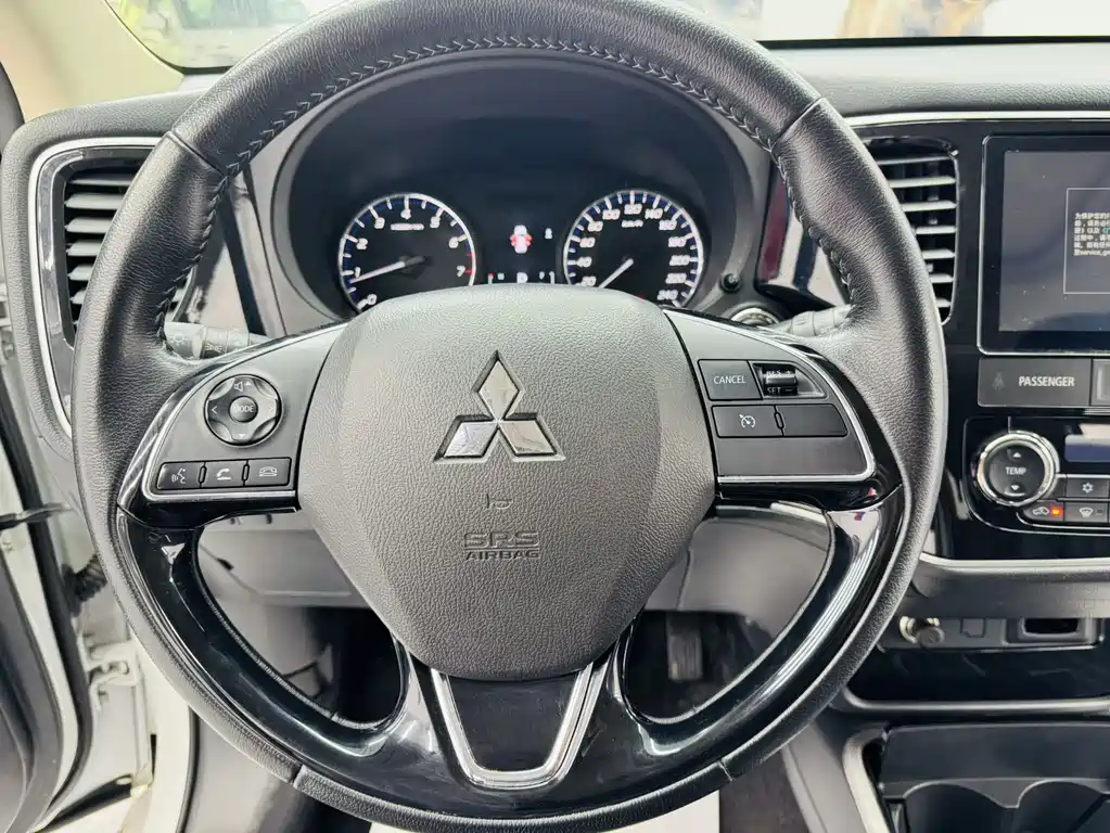 Mitsubishi Outlander 2022 — фото 9