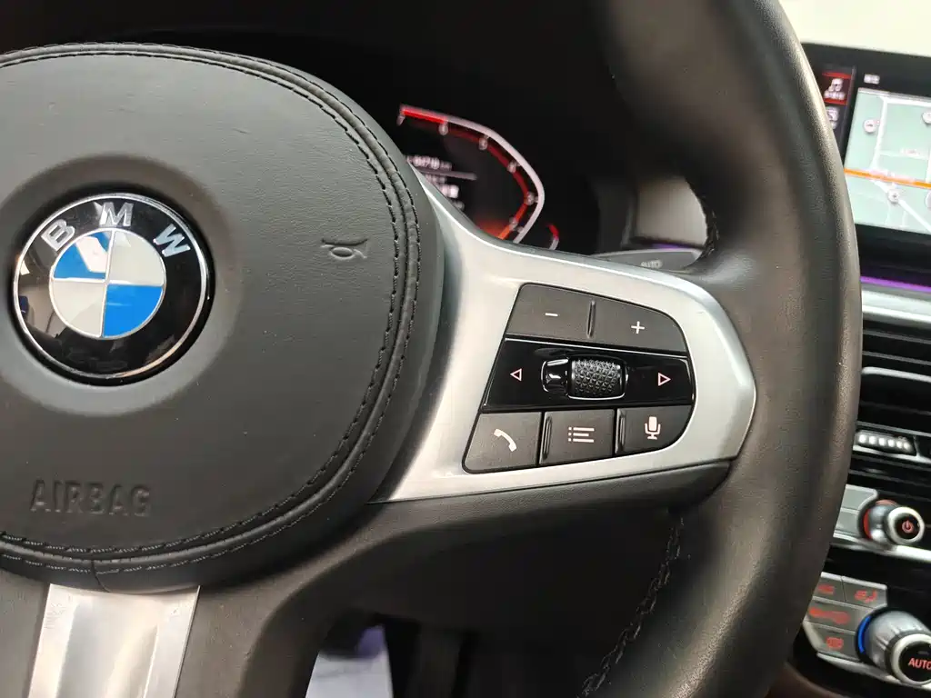 BMW 5 Series 2020 — фото 11
