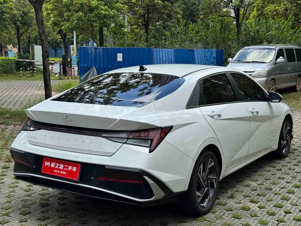 Hyundai Elantra 2023