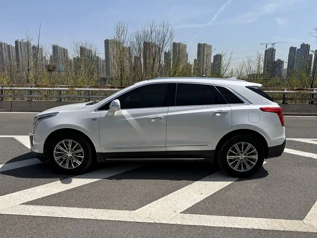 Cadillac XT5 2018 — фото 11