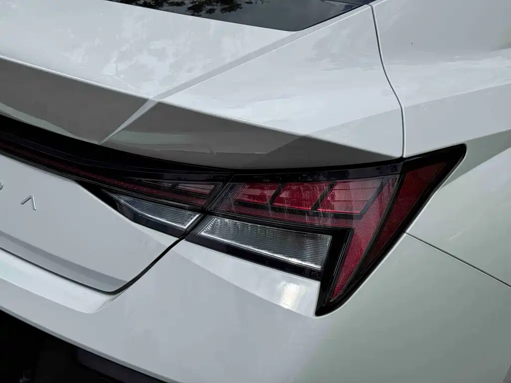 Hyundai Elantra 2023 — фото 42